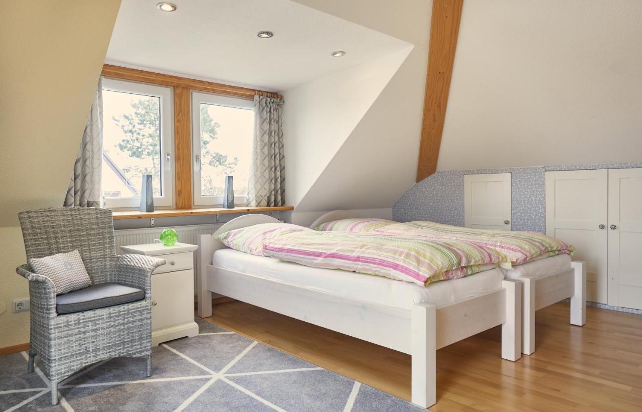 Ferienwohnung Raffael 100 Qm, 2 Grosse Betten Im Wohnzimmer Cuxhaven Luaran gambar